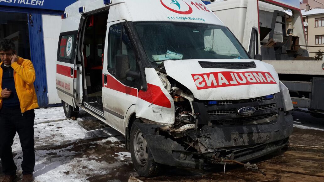 Ankara’dan dönen Batman ambulansı kaza geçirdi:1 yaralı